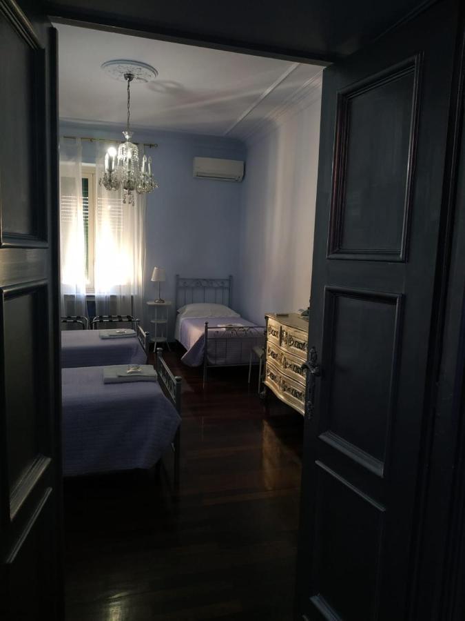 Around The Corner Colosseo B&B Roma Esterno foto