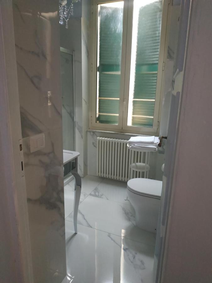 Around The Corner Colosseo B&B Roma Esterno foto