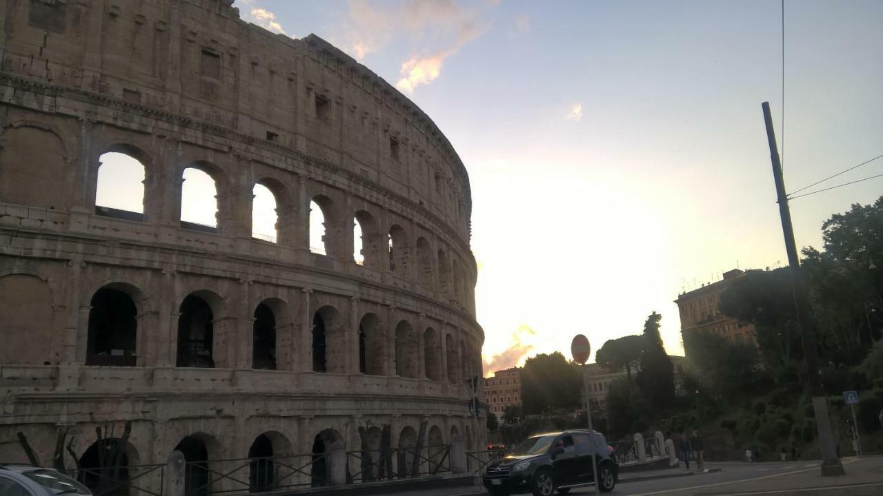 Around The Corner Colosseo B&B Roma Esterno foto